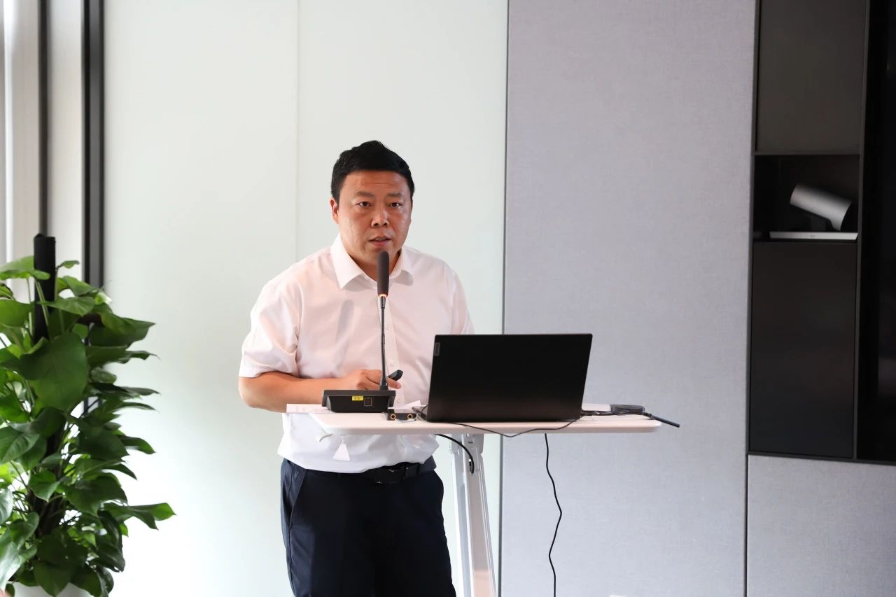 6388637495432018042342784